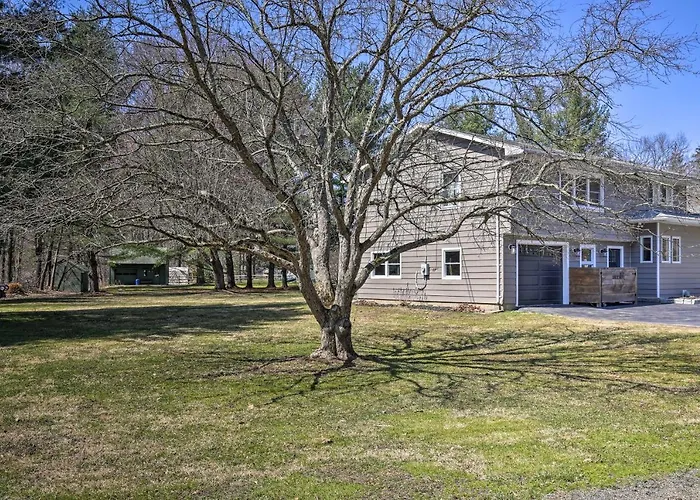 Stylish Pine Plains Home Near Parks And Hiking!